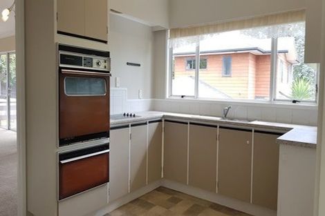 Photo of property in 2/4202a Great North Road, Glendene, Auckland, 0602