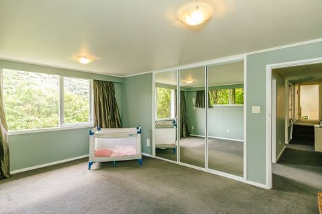 Photo of property in 64 Pomare Road, Tirohanga, Lower Hutt, 5010