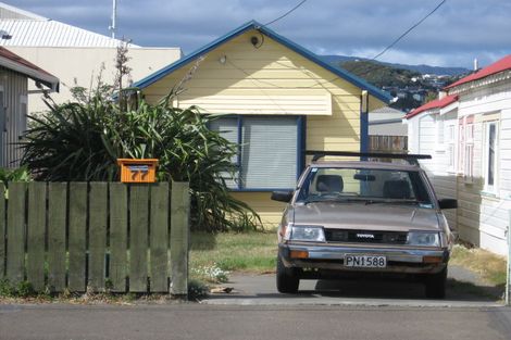 Photo of property in 77 Apu Crescent, Lyall Bay, Wellington, 6022