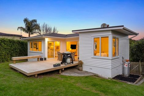Photo of property in 37 Neptune Avenue, Beach Haven, Auckland, 0626