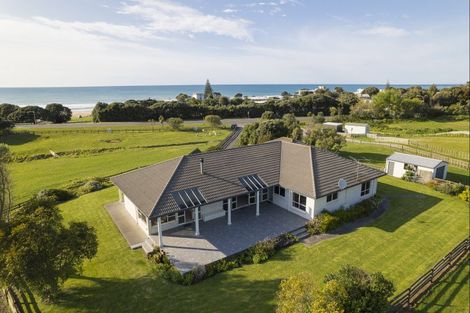 Photo of property in 858 Wainui Road, Wainui, Gisborne, 4010