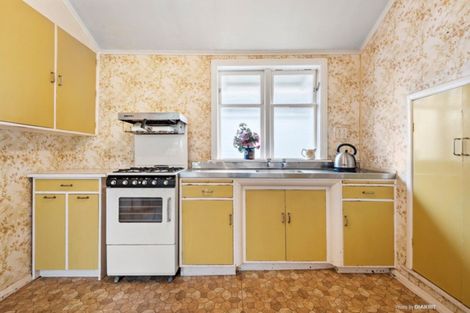 Photo of property in 73 Derwent Street, Island Bay, Wellington, 6023