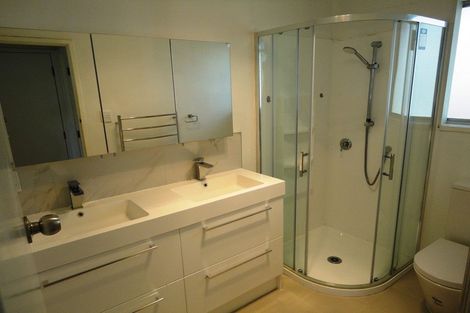 Photo of property in 11 Gibbons Road, Weymouth, Auckland, 2103