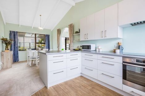 Photo of property in 16 Morning View, Titahi Bay, Porirua, 5022