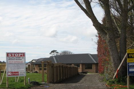 Photo of property in 4 Elizabeth Grove, Stratford, 4332