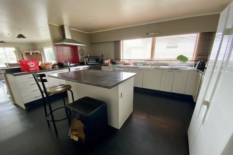 Photo of property in 1 Hill Crescent, Papakura, 2110