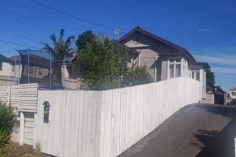 Photo of property in 118a Hutchinson Avenue, New Lynn, Auckland, 0600