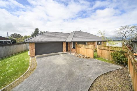 Photo of property in 9 Alpine Grove, Kelvin Grove, Palmerston North, 4414
