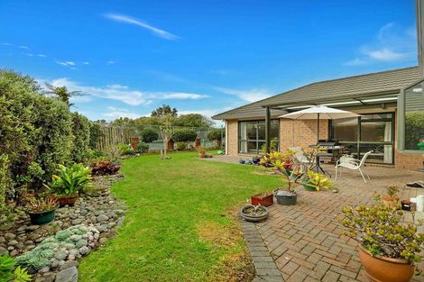 Photo of property in 32 Connemara Court, West Harbour, Auckland, 0618