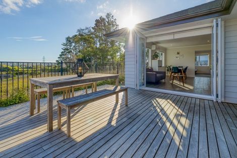 Photo of property in 10 Grenache Way, Kumeu, 0810