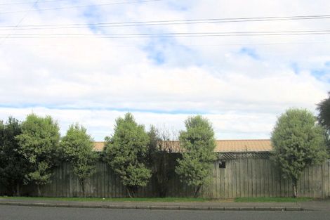 Photo of property in 100 Waimumu Road, Massey, Auckland, 0614