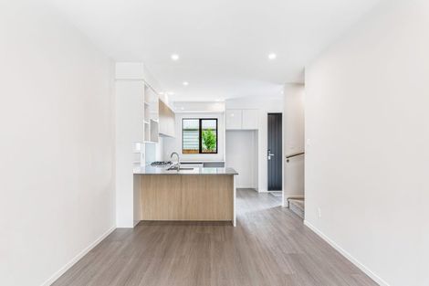 Photo of property in 43c Fitzherbert Avenue, West Harbour, Auckland, 0618