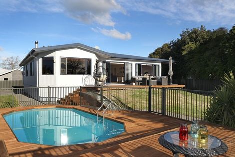 Photo of property in 83 Ferry Road, Clive, 4102