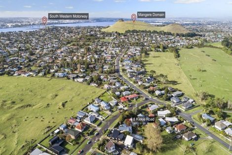 Photo of property in 8 Kiekie Road, Mangere Bridge, Auckland, 2022