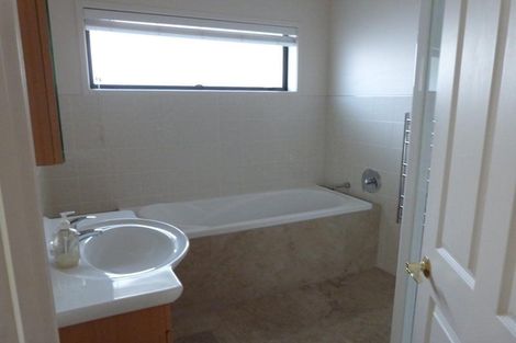 Photo of property in 12 Barnsley Place, Henderson, Auckland, 0612