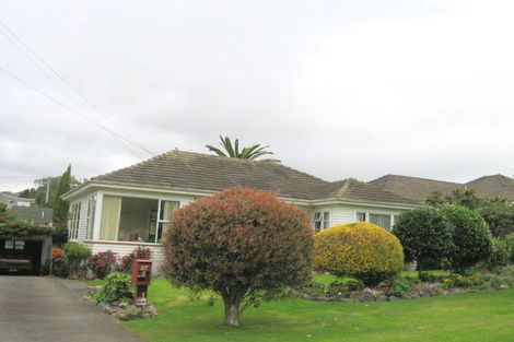 Photo of property in 27 Ngatitoa Street, Tawa, Wellington, 5028