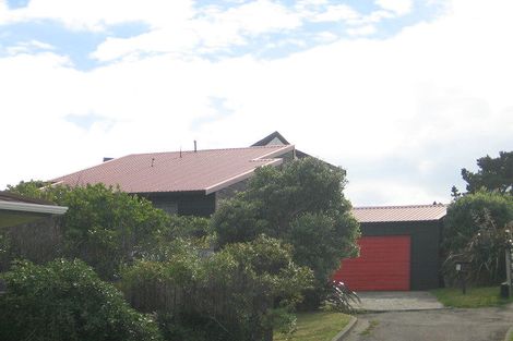 Photo of property in 5 Dart Crescent, Island Bay, Wellington, 6023