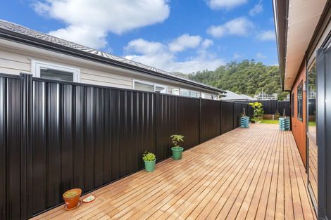 Photo of property in 11 Buddle Road, Wallaceville, Upper Hutt, 5018