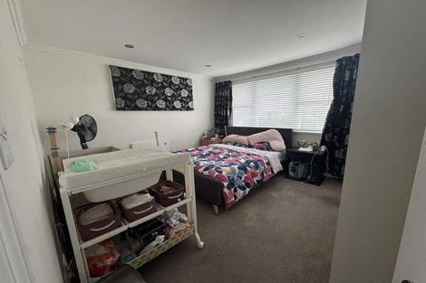 Photo of property in 4 Tiwakawaka Grove, Heretaunga, Upper Hutt, 5018