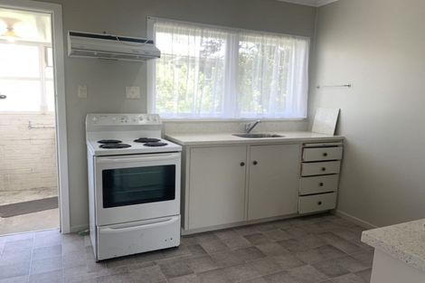 Photo of property in 2/27 Holland Road, Hillcrest, Auckland, 0627