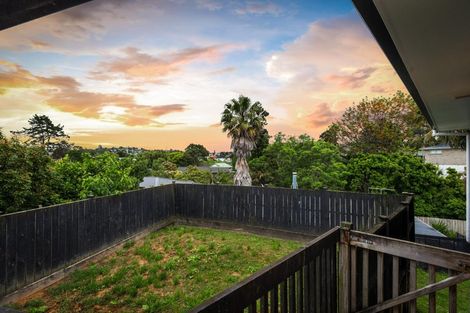 Photo of property in 15 Vina Place, Massey, Auckland, 0614