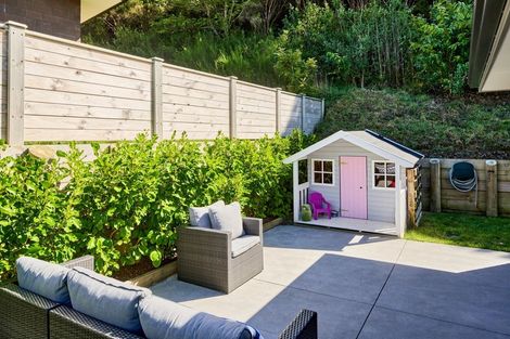 Photo of property in 32 Mooring Close, Whitby, Porirua, 5024