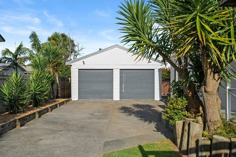 Photo of property in 2/4 Laurie Avenue, Papakura, 2110