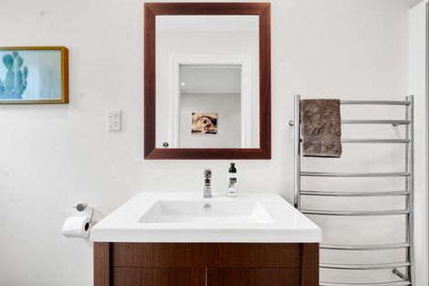 Photo of property in 35 Belt Road, Moturoa, New Plymouth, 4310