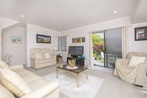 Photo of property in 1/238 Cascades Road, Botany Downs, Auckland, 2010