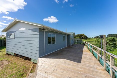 Photo of property in 13 Simcox Street, Otaki Beach, Otaki, 5512