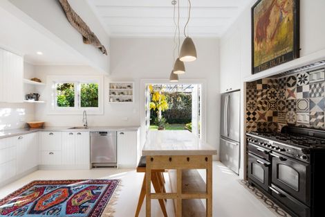 Photo of property in 15 Colenso Avenue, Hospital Hill, Napier, 4110