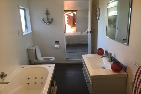 Photo of property in 17 Selleck Street, Mount Pleasant, Christchurch, 8081