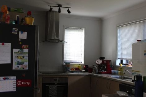 Photo of property in 28 Denver Avenue, Sunnyvale, Auckland, 0612