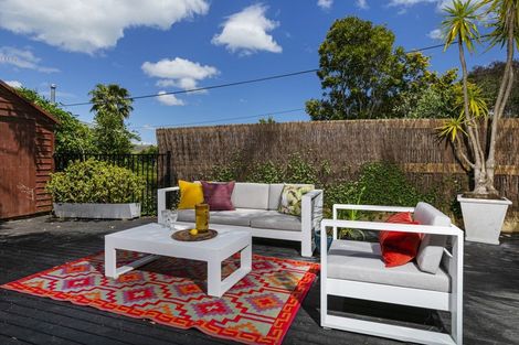 Photo of property in 2/305 Lake Road, Hauraki, Auckland, 0622