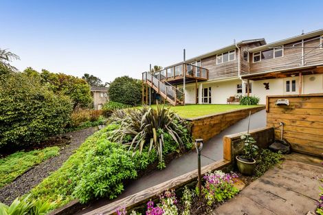 Photo of property in 21 Longview Drive, Merrilands, New Plymouth, 4312