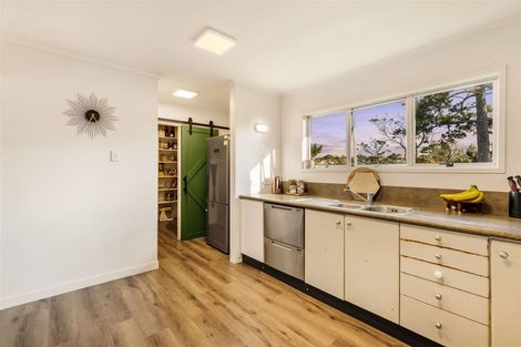 Photo of property in 93 Oreil Avenue, West Harbour, Auckland, 0618