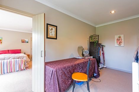 Photo of property in 60 Ruapehu Drive, Fitzherbert, Palmerston North, 4410