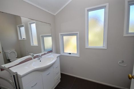 Photo of property in 1/101 Balmain Road, Birkenhead, Auckland, 0626