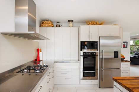 Photo of property in 6 The Oaks, Awapuni, Palmerston North, 4412