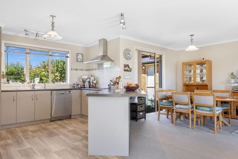 Photo of property in 9 Magnolia Rise, Waipahihi, Taupo, 3330