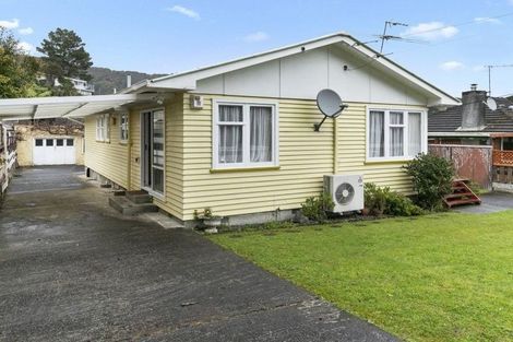 Photo of property in 18 Lowry Crescent, Stokes Valley, Lower Hutt, 5019