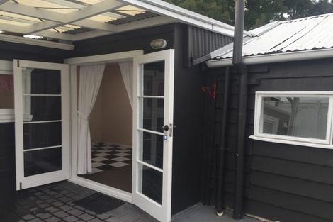 Photo of property in 2 Chaucer Road, Hospital Hill, Napier, 4110