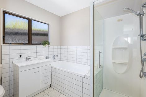 Photo of property in 25 Longitude Place, Whitby, Porirua, 5024