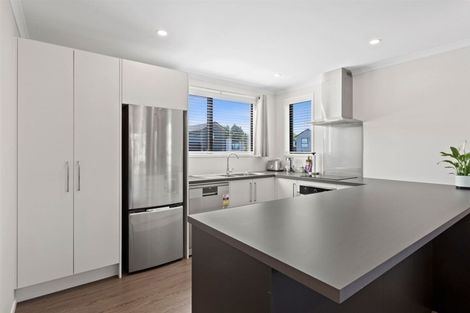 Photo of property in 11 Discovery Place, Marfell, New Plymouth, 4310