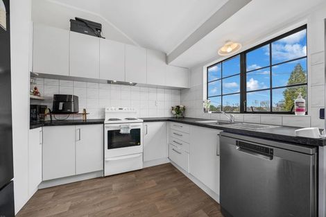 Photo of property in 4/34 Don Buck Road, Massey, Auckland, 0614