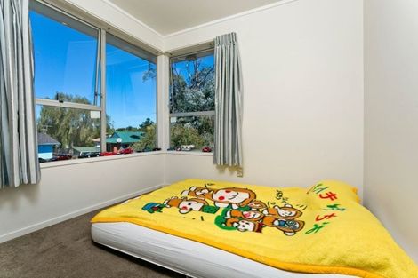 Photo of property in 20 Kapiti Place, Sunnynook, Auckland, 0620