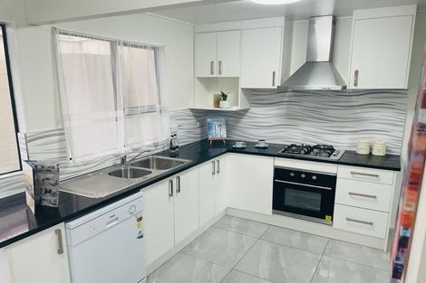 Photo of property in 2/11 Overton Road, Papatoetoe, Auckland, 2025