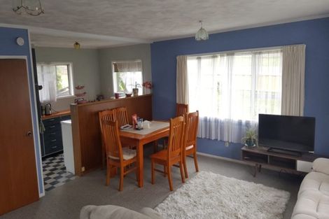 Photo of property in 2/5 Tirimoana Road, Te Atatu South, Auckland, 0602