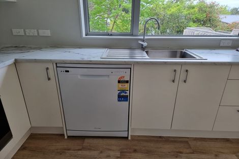 Photo of property in 15 Candia Road, Swanson, Auckland, 0612