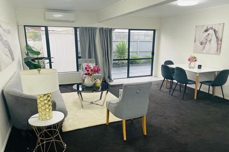 Photo of property in 2/11 Overton Road, Papatoetoe, Auckland, 2025